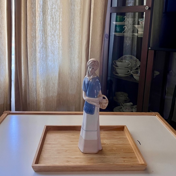 Vantage porcelain figure - Picture 2 of 2